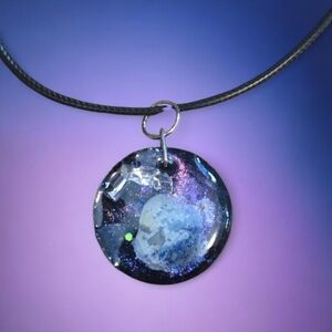 Elegant Black and Purple Pendant Necklace